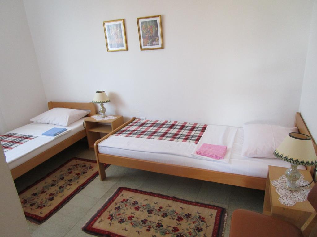 Beachfront House Nada - Happy Rentals 卡尔卢巴格 客房 照片