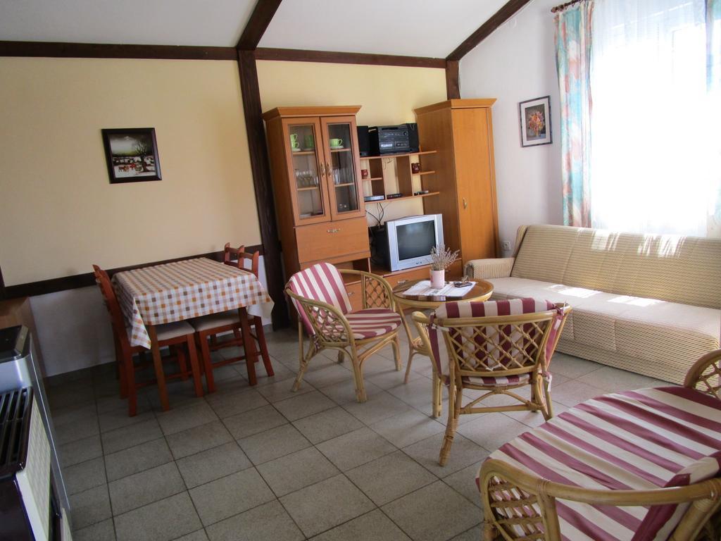 Beachfront House Nada - Happy Rentals 卡尔卢巴格 客房 照片